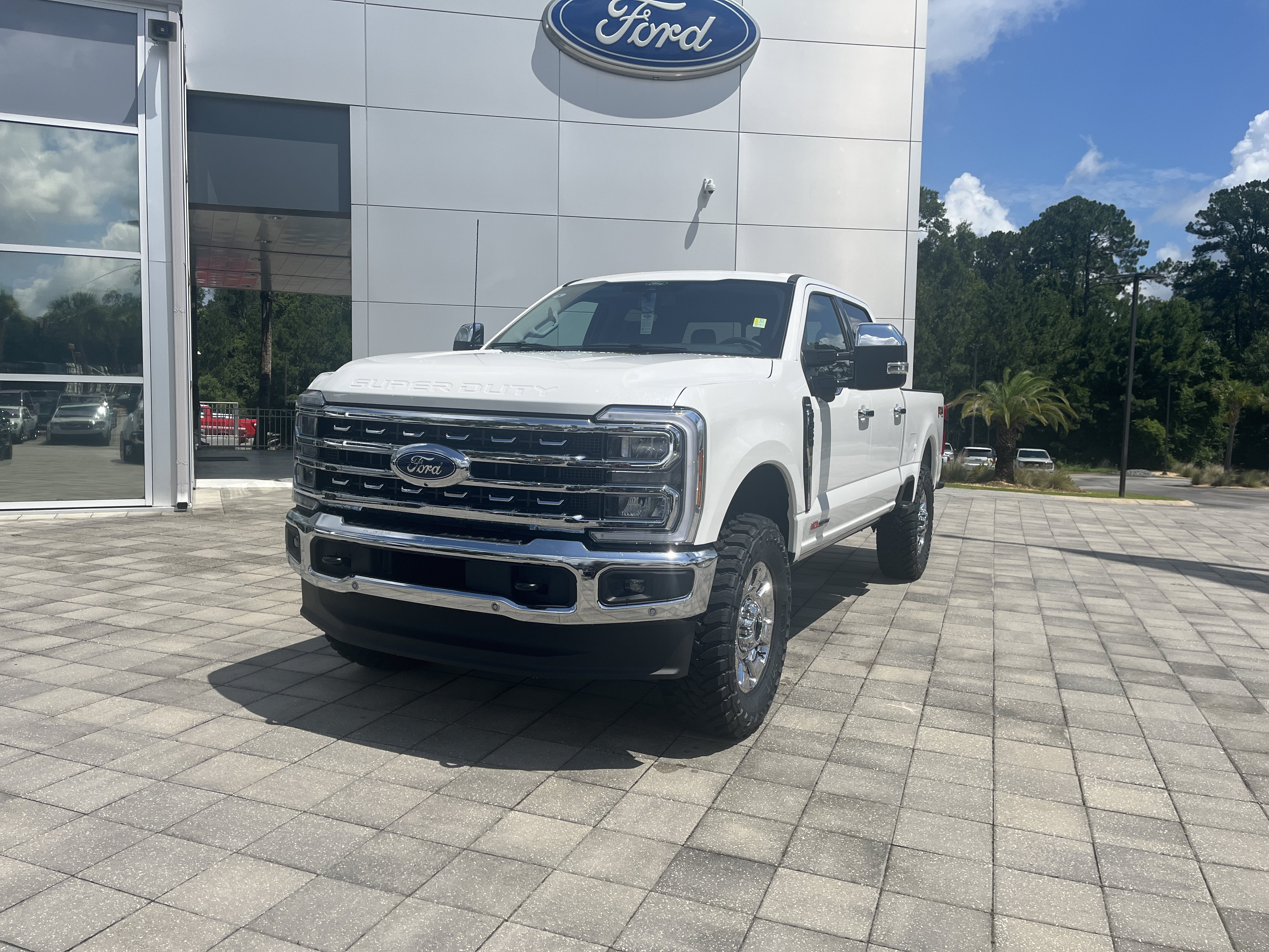 New 2026 Star White Metallic Tri-Coat Ford F-350® Lariat® image 2