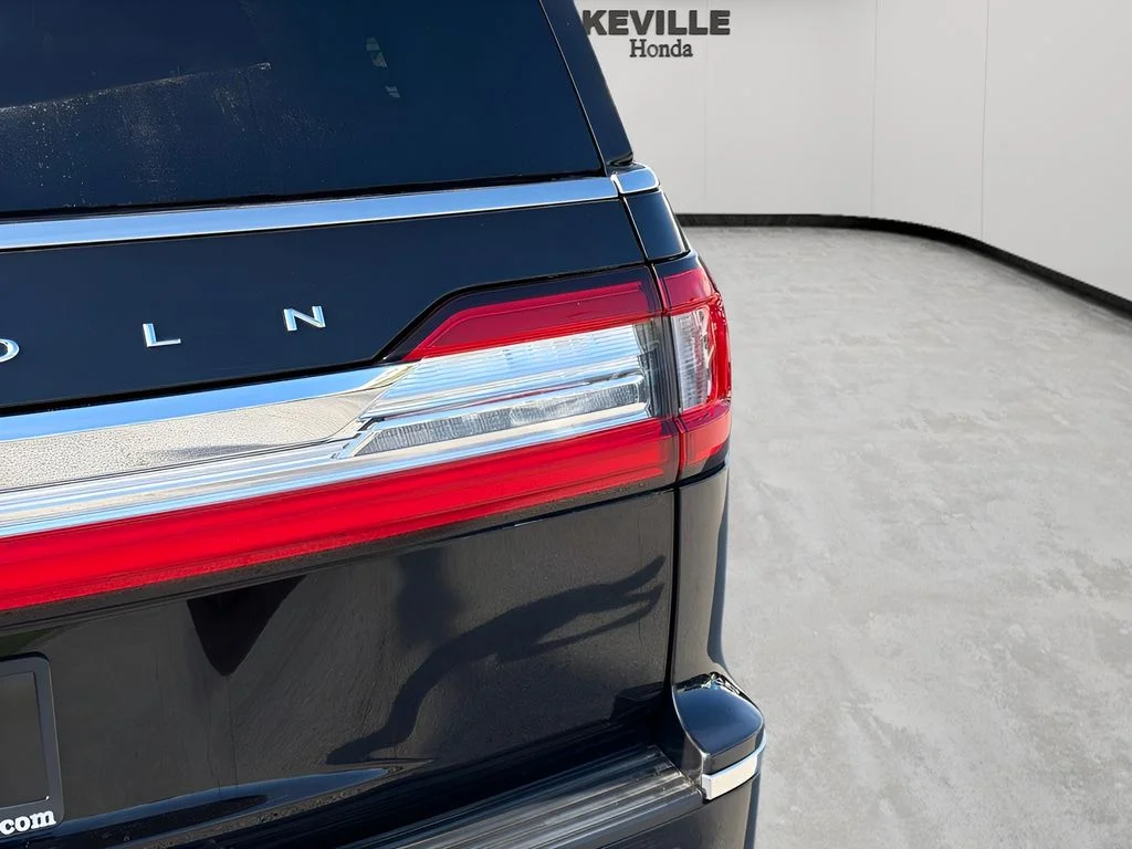 Used 2020 Infinite Black Lincoln Reserve image 7
