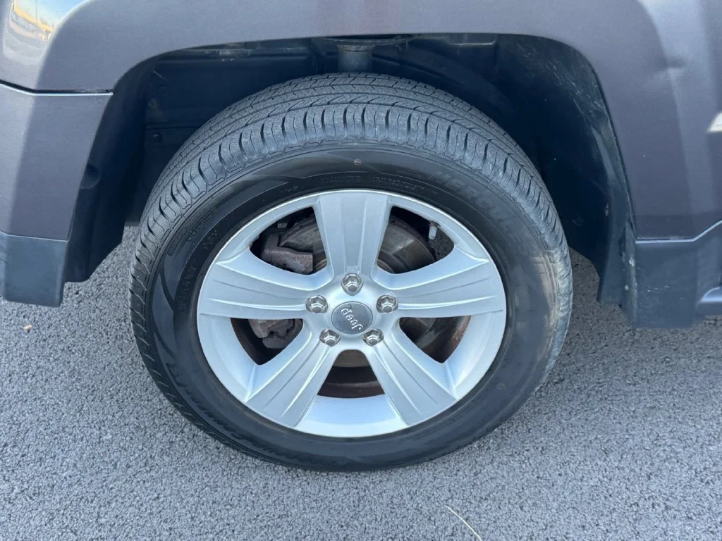 Used 2016 Gray Jeep Latitude image 15