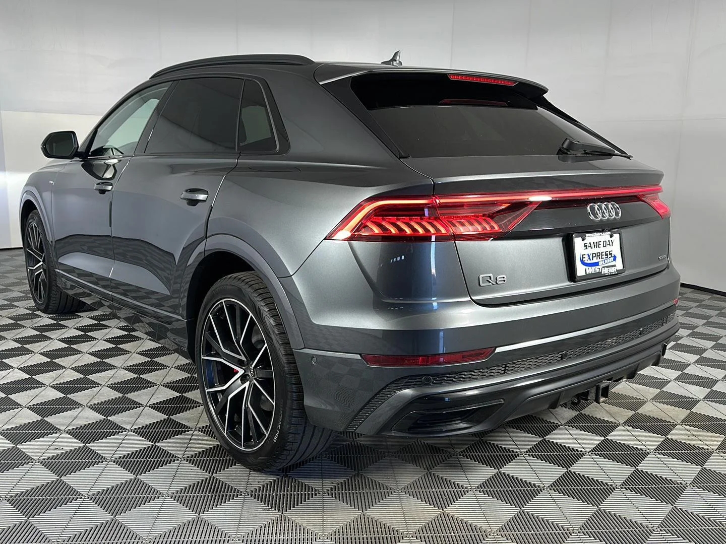 Used 2019 Daytona Gray Pearl Effect Audi Prestige image 5