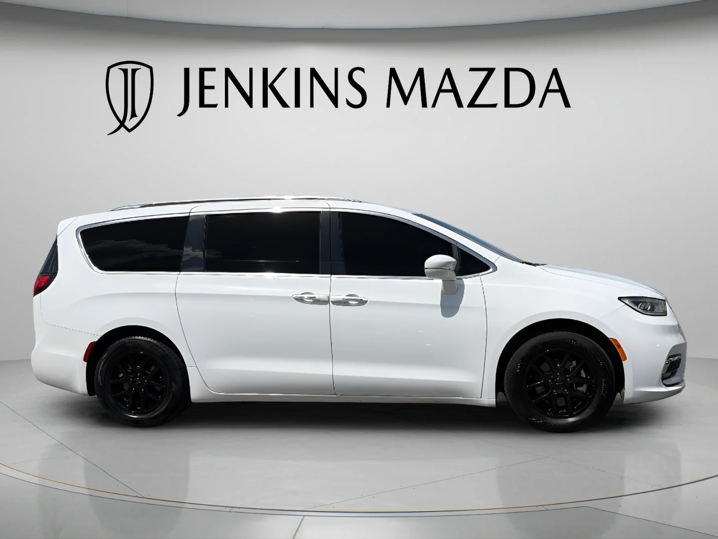 Used 2021 Bright White Clearcoat Chrysler Touring L image 8