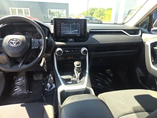 Used 2022 Silver Toyota LE image 17