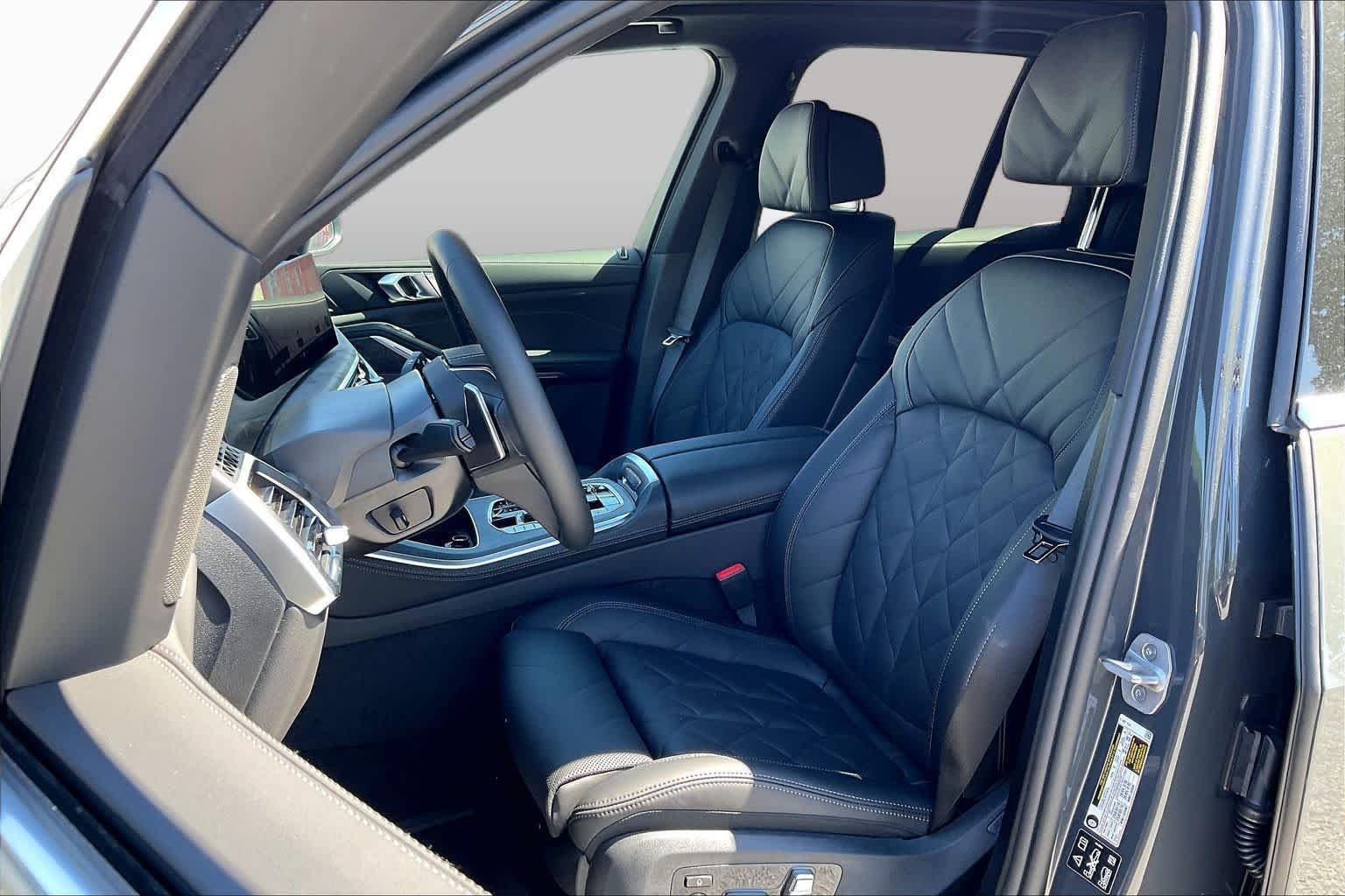 New 2026 Dravit Grey Metallic BMW xDrive40i image 7