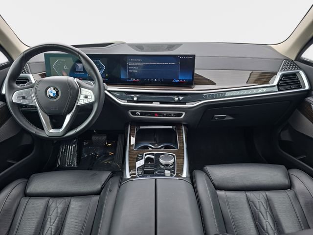Used 2025 Green BMW xDrive40i image 10