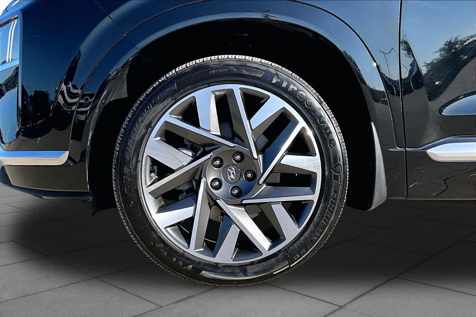 Used 2023 Twilight Black Hyundai Calligraphy image 10