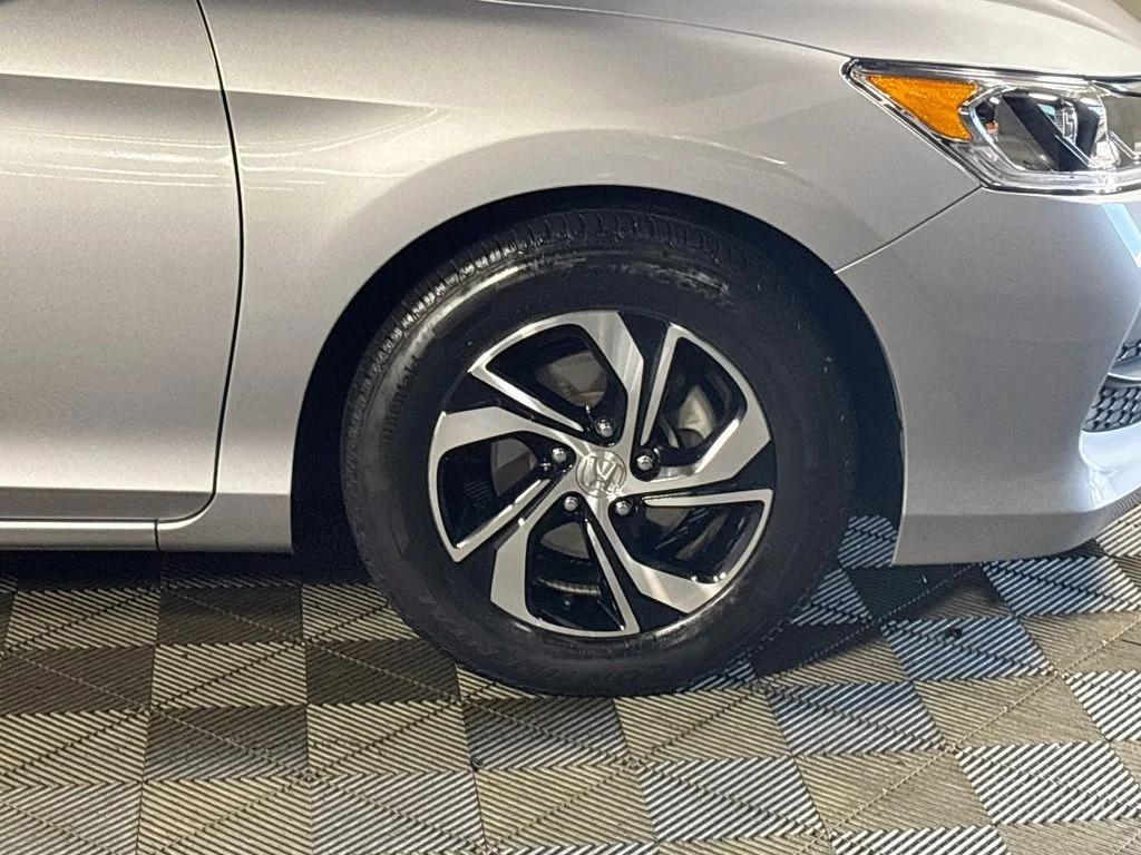 Used 2016 Silver Honda LX image 22