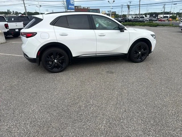Used 2021 Summit White Buick Essence image 21