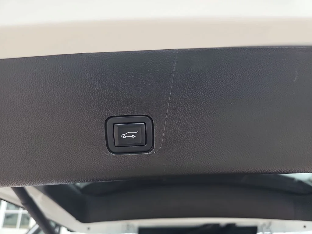 Used 2022 White Chevrolet LT image 14