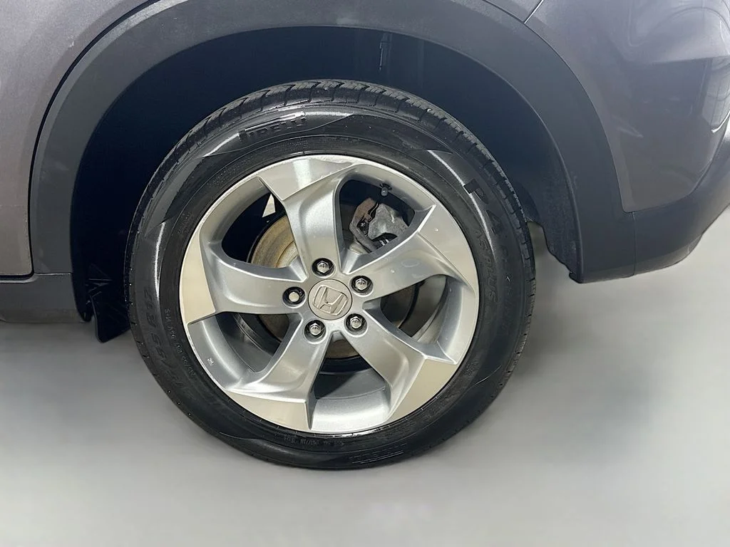 Used 2017 Modern Steel Metallic Honda LX image 9