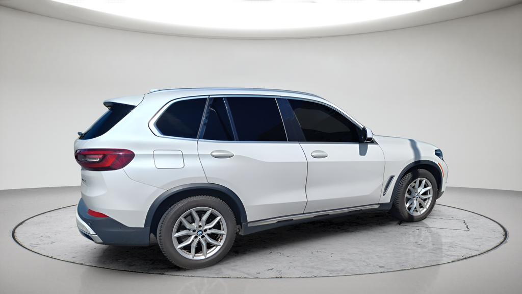 Used 2021 Mineral White Metallic BMW xDrive40i image 3