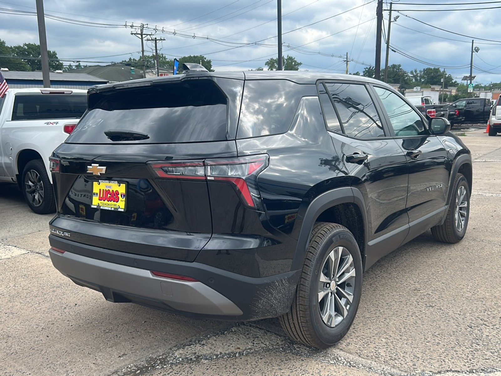 2027 Chevrolet Equinox LT - Photo 8