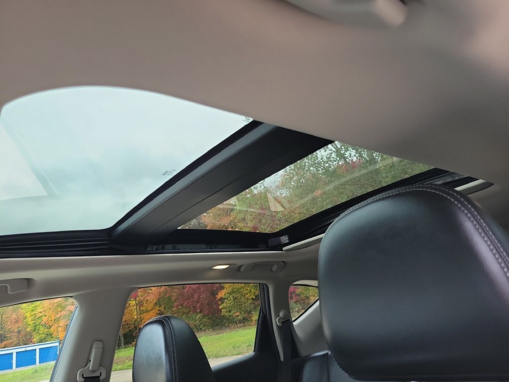 Used 2016 White Nissan S image 33