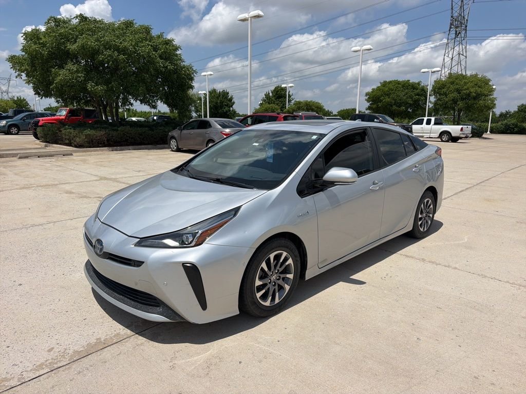 2019 Toyota Prius XLE FWD's photo