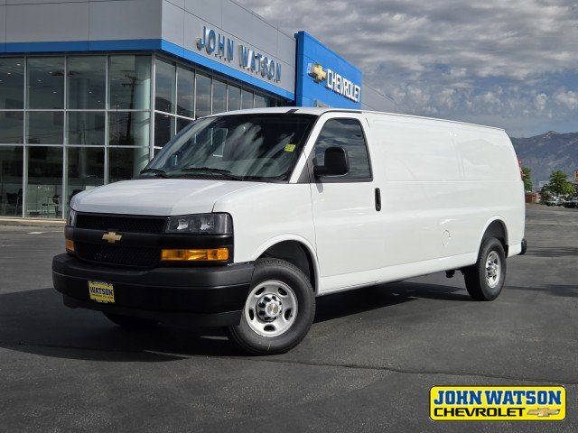 2026 Chevrolet Express 3500 Extended Work Van's photo