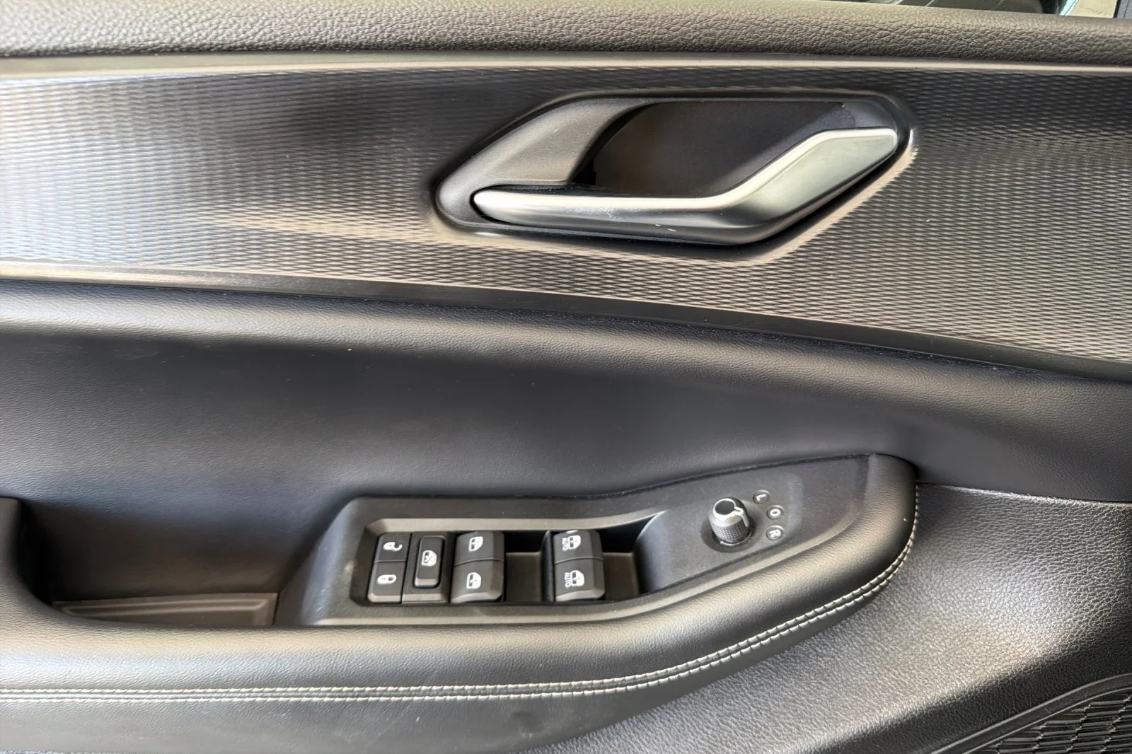 Used 2023 BRIGHT WHITE Jeep Altitude image 10