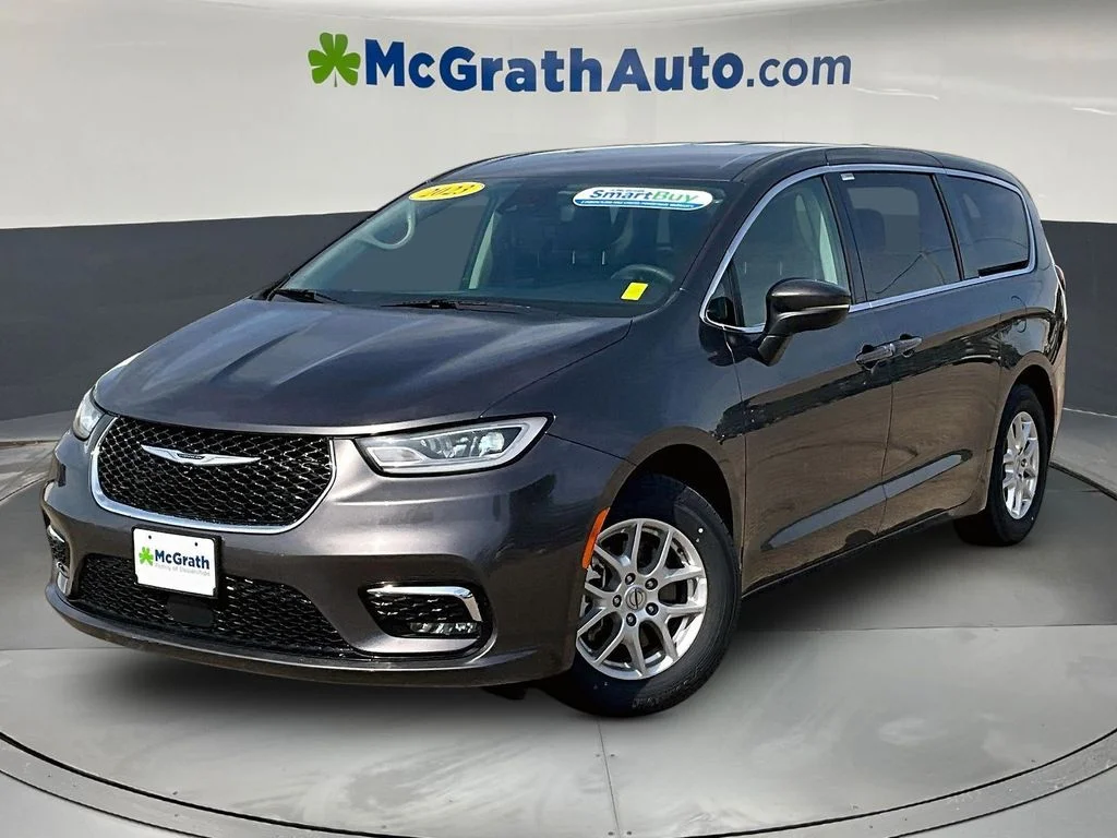 Used 2023 Gray Chrysler Touring L image 3