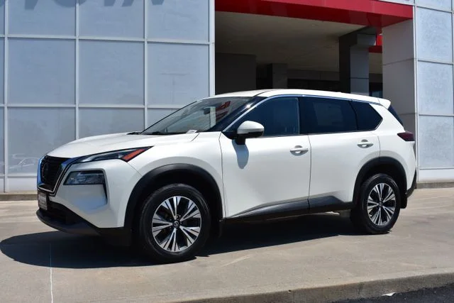 Used 2021 White Nissan SV image 2