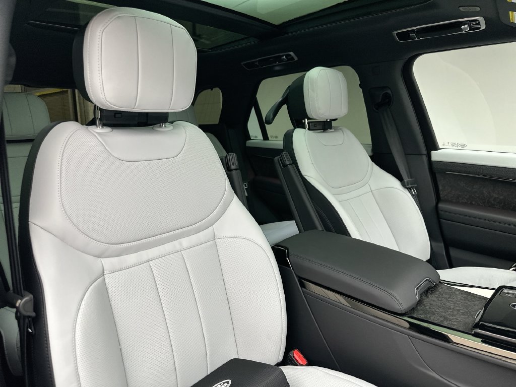 New 2027 Charente Grey Prem Met Land Rover Dynamic SE image 6