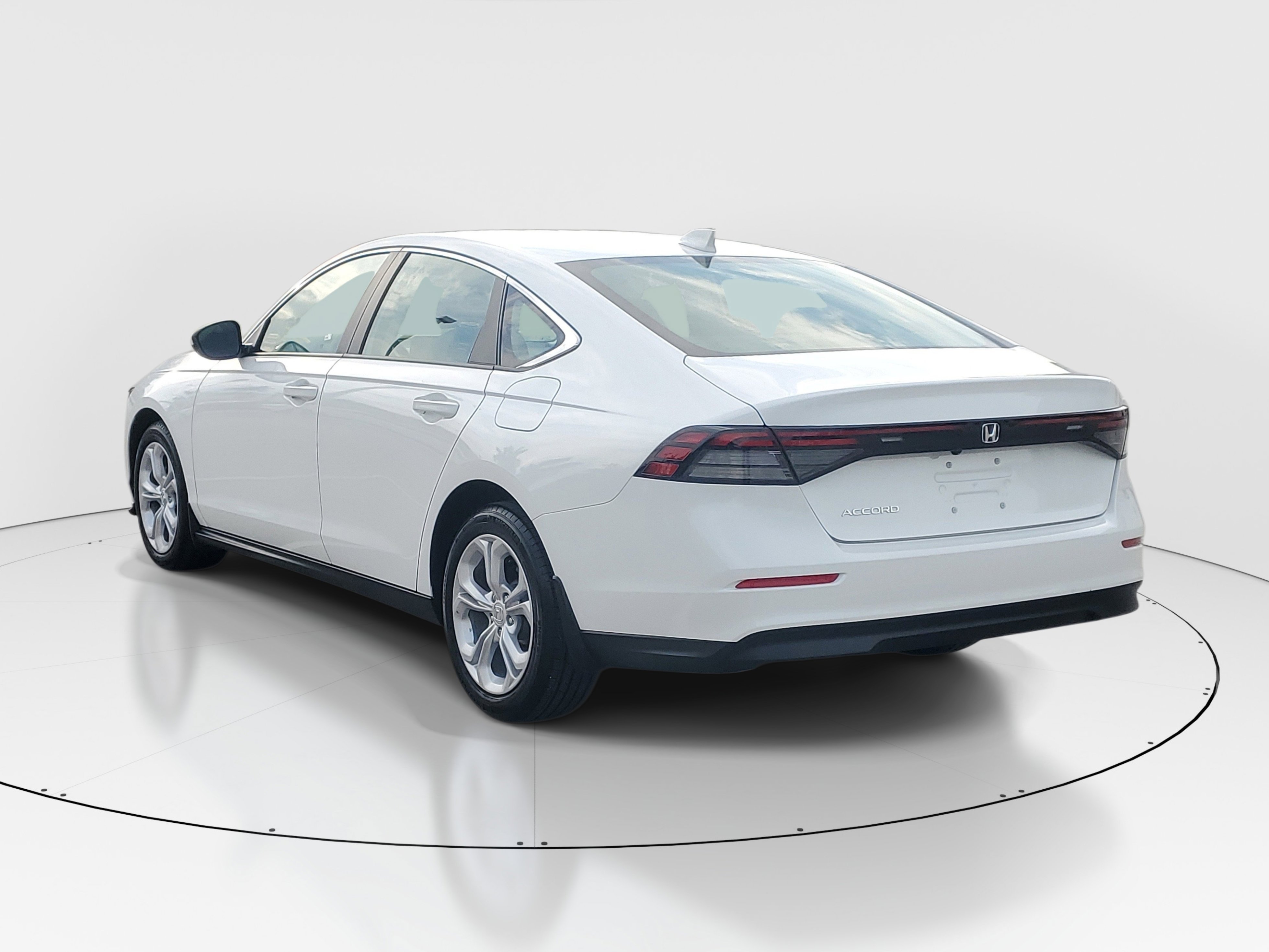 Used 2025 Platinum White Pearl Honda LX image 11