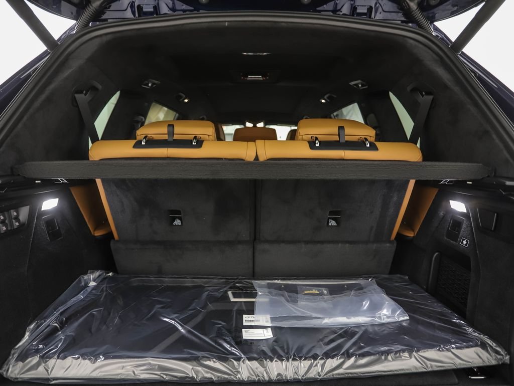 Used 2027 Blue BMW xDrive40i image 28