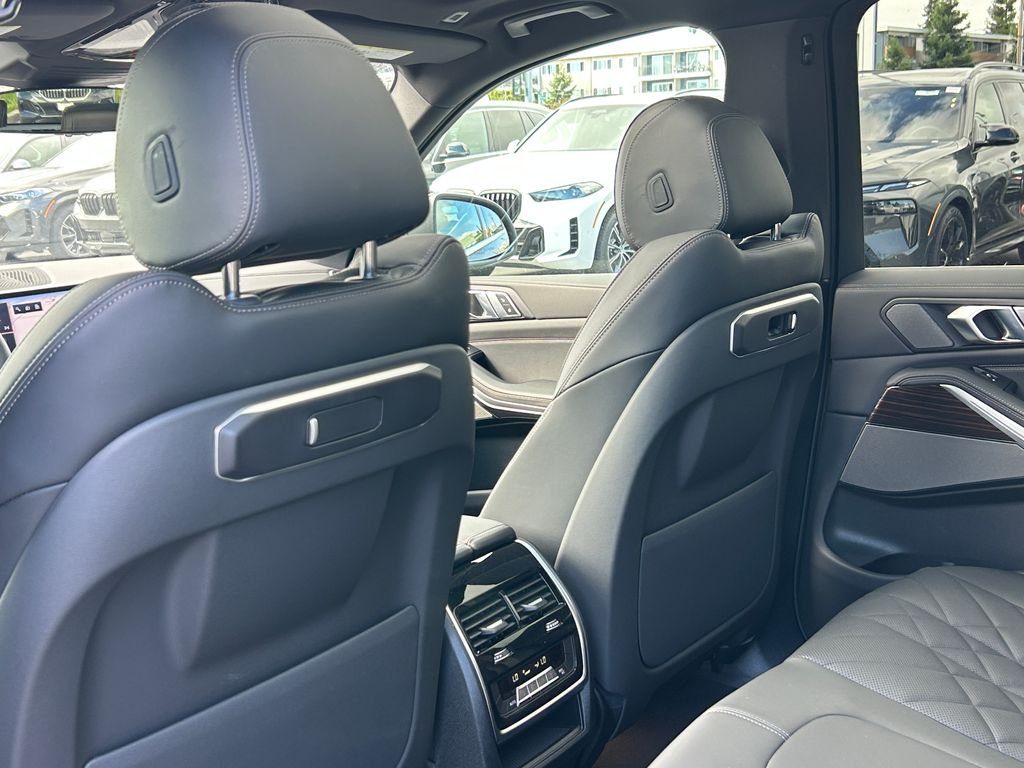 New 2026 Manhattan Green Metallic BMW xDrive50e image 31
