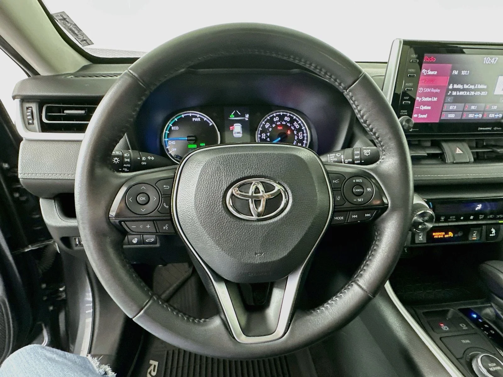 Used 2020 Magnetic Gray Metallic Toyota XLE image 11