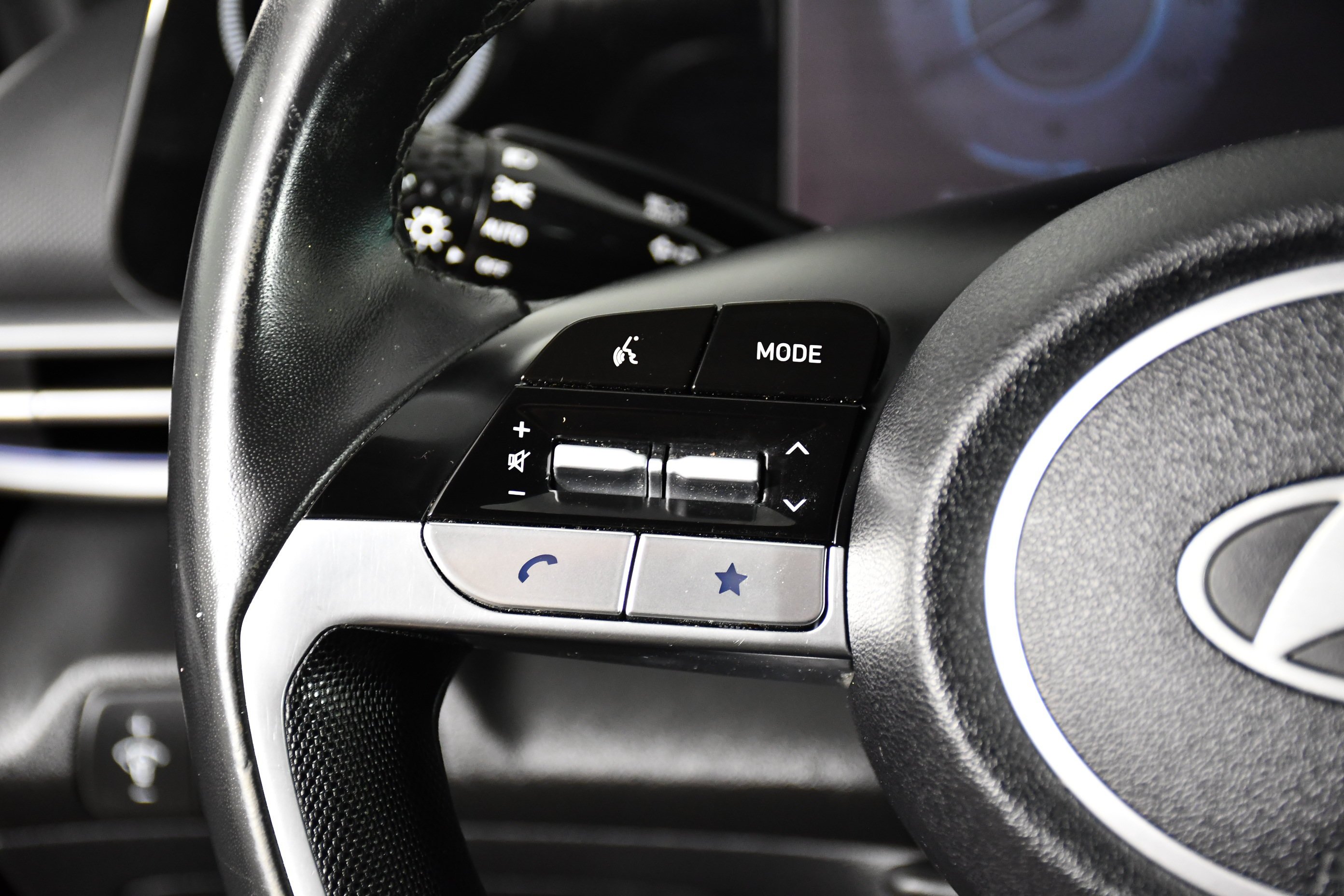Used 2025 Abyss Black Hyundai Limited image 14