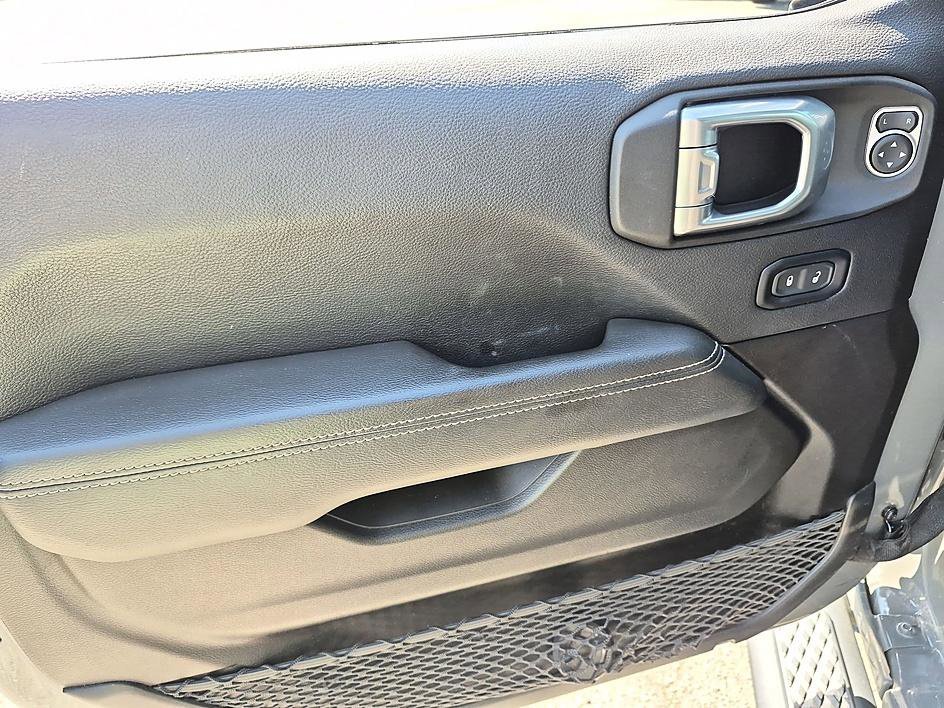 Used 2023 Gray Jeep Overland 4x4 image 12