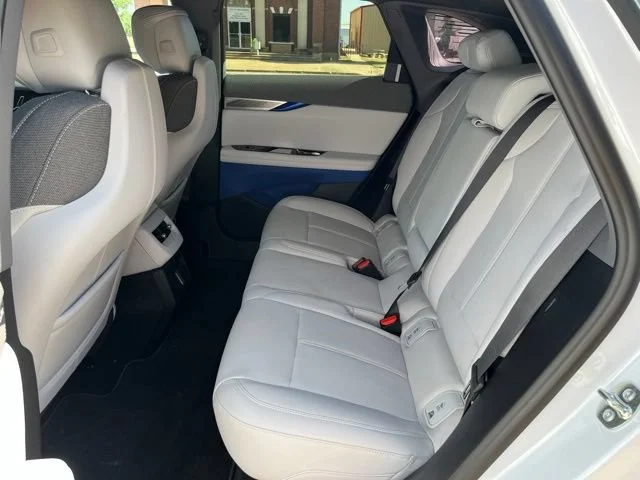 2027 Cadillac OPTIQ Luxury - Photo 14