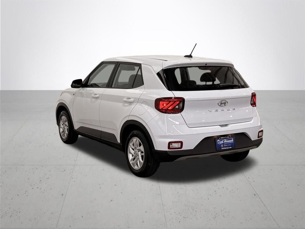 Used 2023 White Hyundai SE image 14