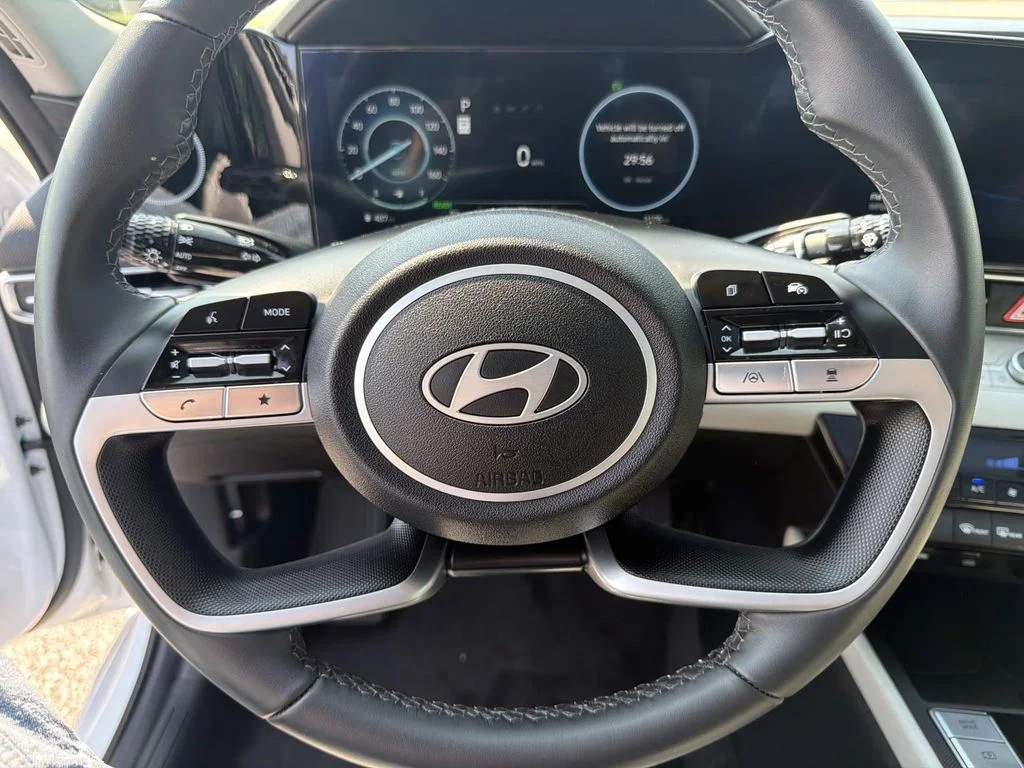 Used 2025 White Hyundai Limited image 10