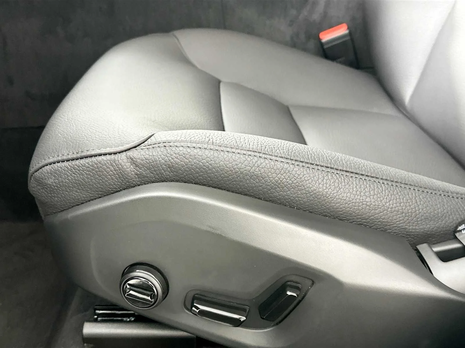 Certified Used 2025 Platinum Grey Volvo Plus image 15