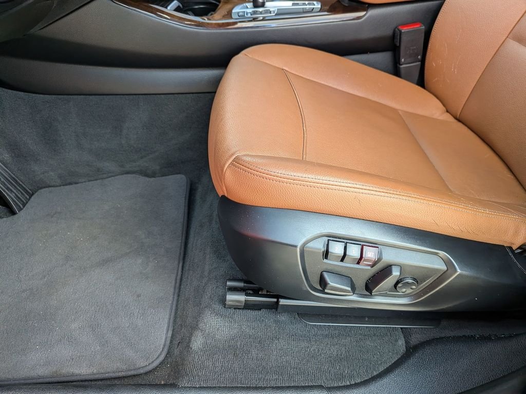 Used 2017 Red BMW sDrive28i image 14