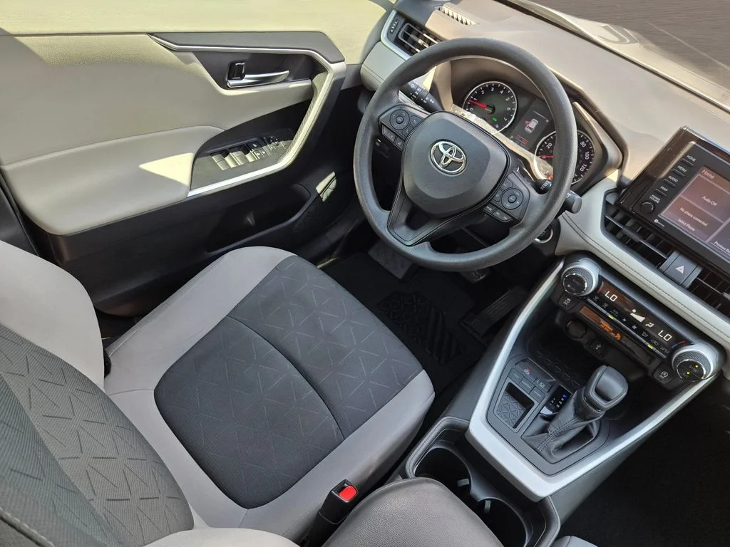 Used 2021 Silver Toyota XLE image 17