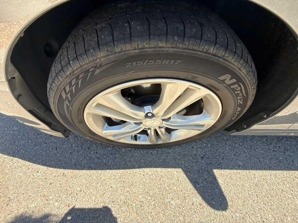 Used 2019 Gray Hyundai SEL image 9