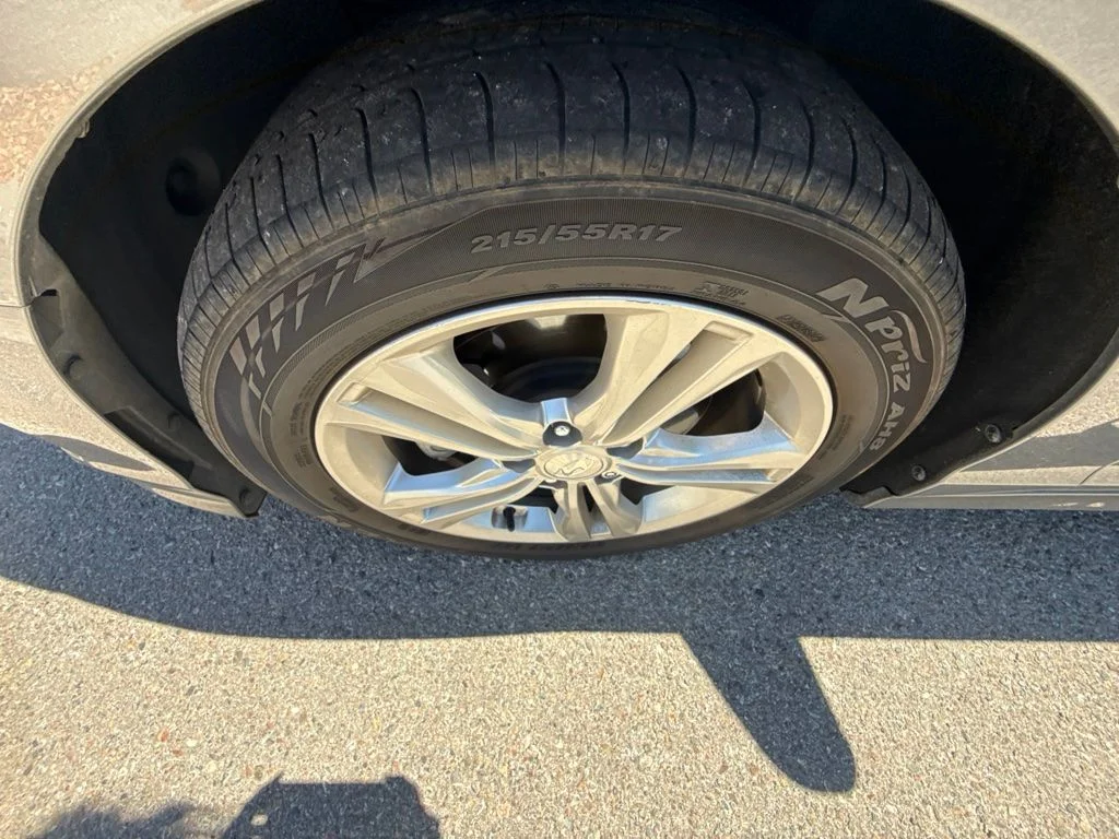 Used 2019 Gray Hyundai SEL image 9