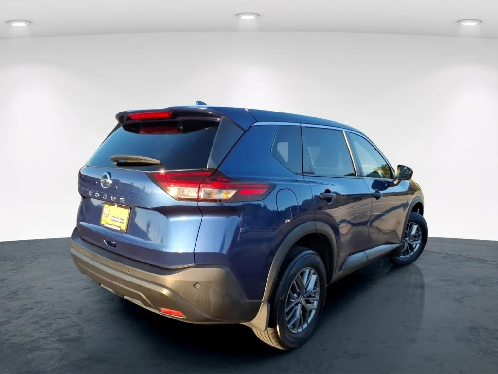 Used 2021 Blue Nissan S image 8