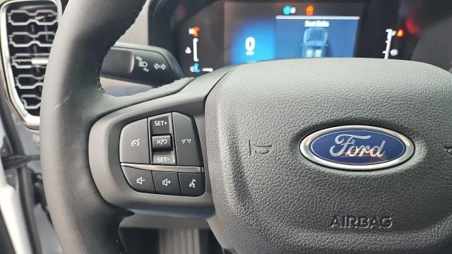 New 2025 Oxford White Ford XLT 4x4 image 27