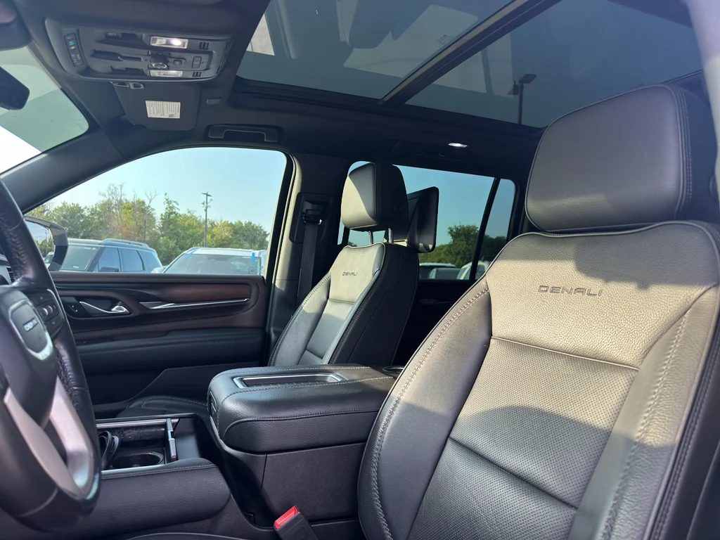 Used 2021 White Frost Tricoat GMC Denali image 10