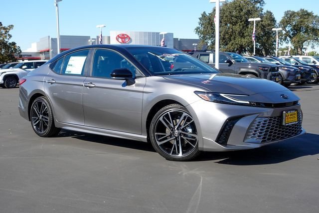 New 2026 Heavy Metal with Midnight Black Metallic roof <sup>1</sup> Toyota  XSE image 6