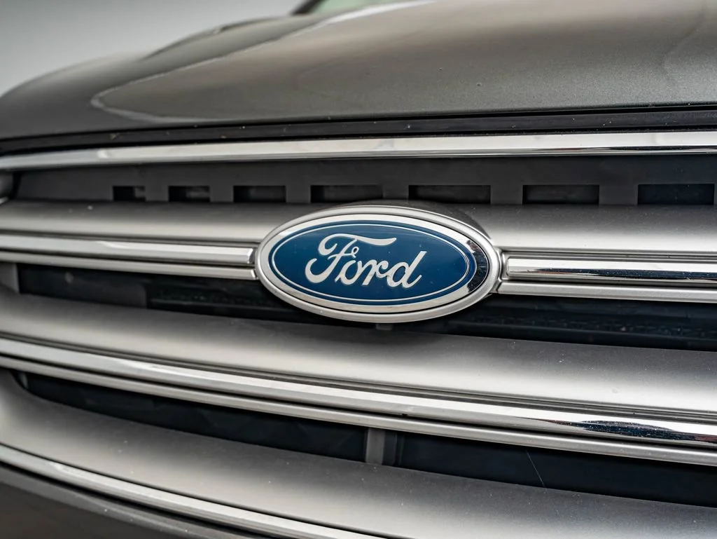 Used 2017 Magnetic Metallic Ford SE image 12