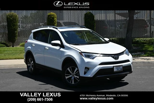 2017 Toyota RAV4 XLE's photo