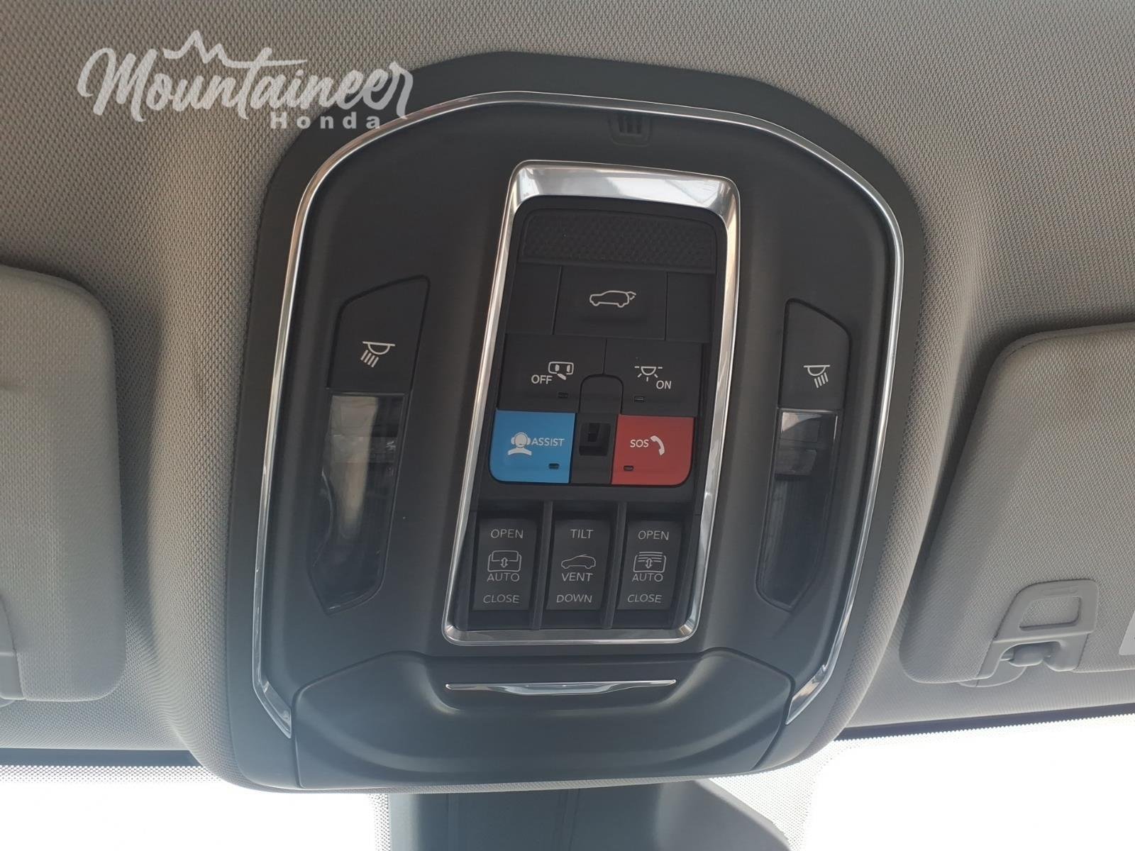 Used 2023 Diamond Black Crystal Pearlcoat Jeep Limited image 37