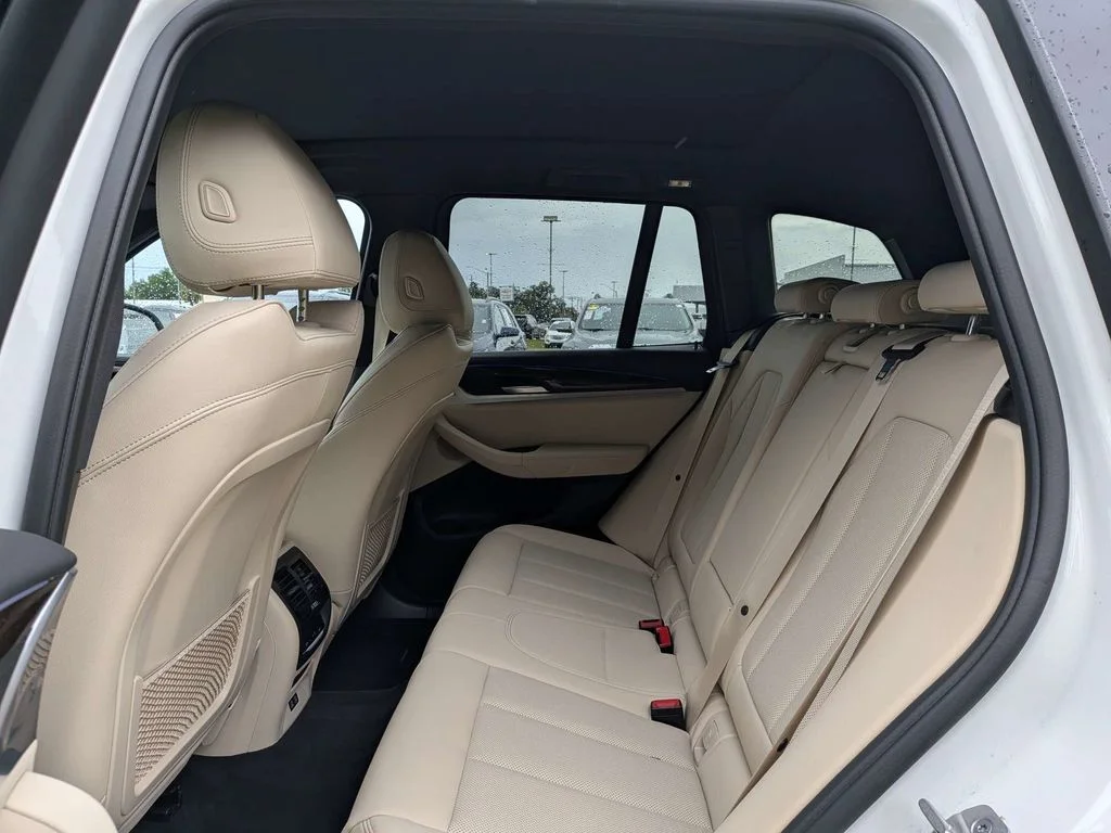 Used 2022 White BMW sDrive30i image 14