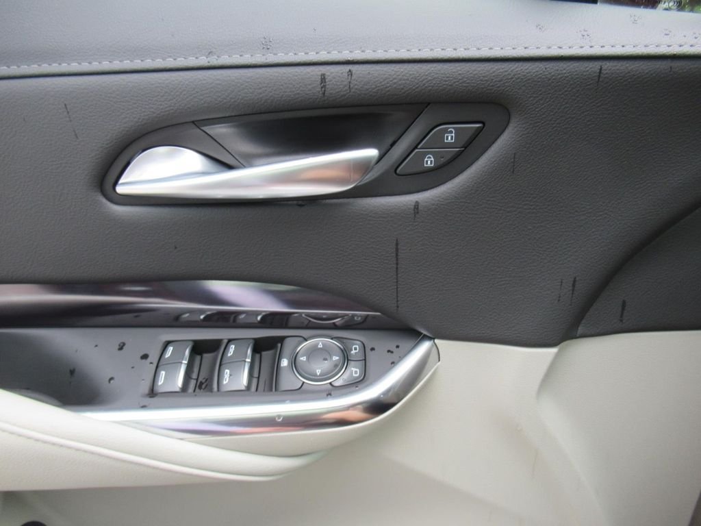 Used 2023  Cadillac Luxury image 20