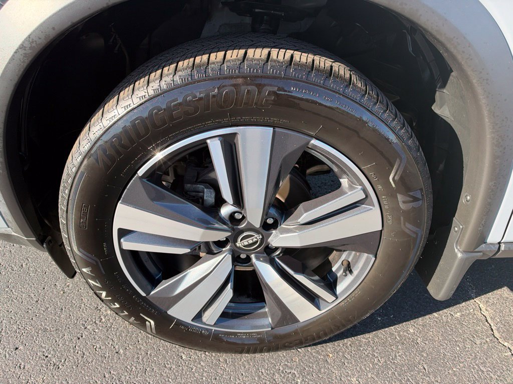 Used 2023 Gray Nissan SL image 9