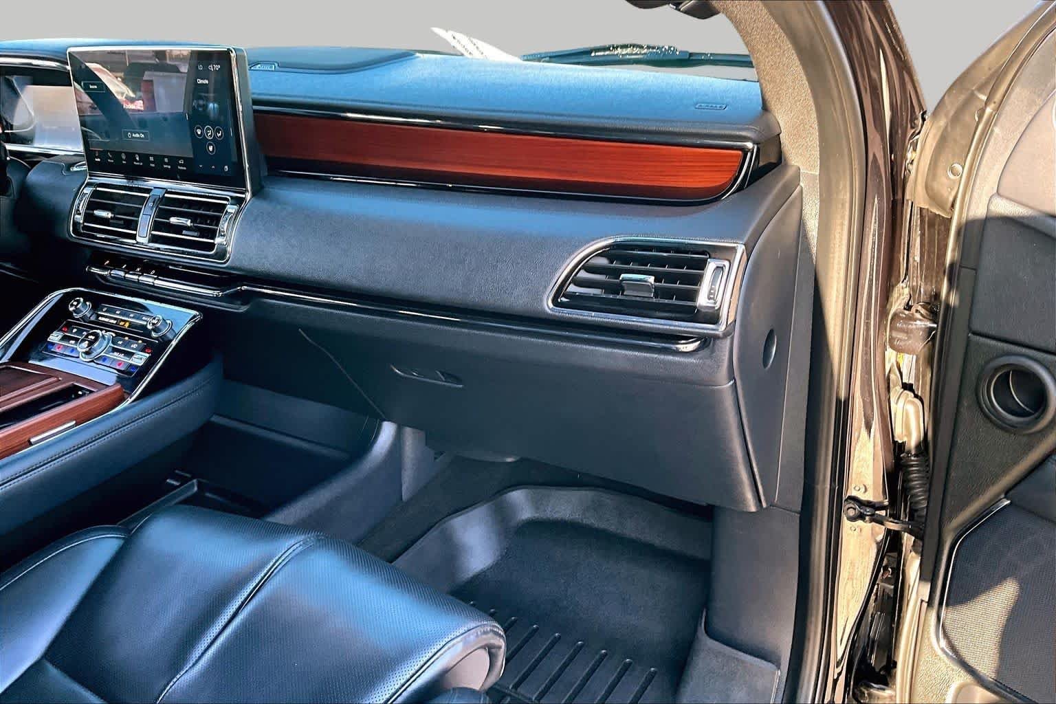 Used 2023 Infinite Black Metallic Clearcoat Lincoln Standard image 19