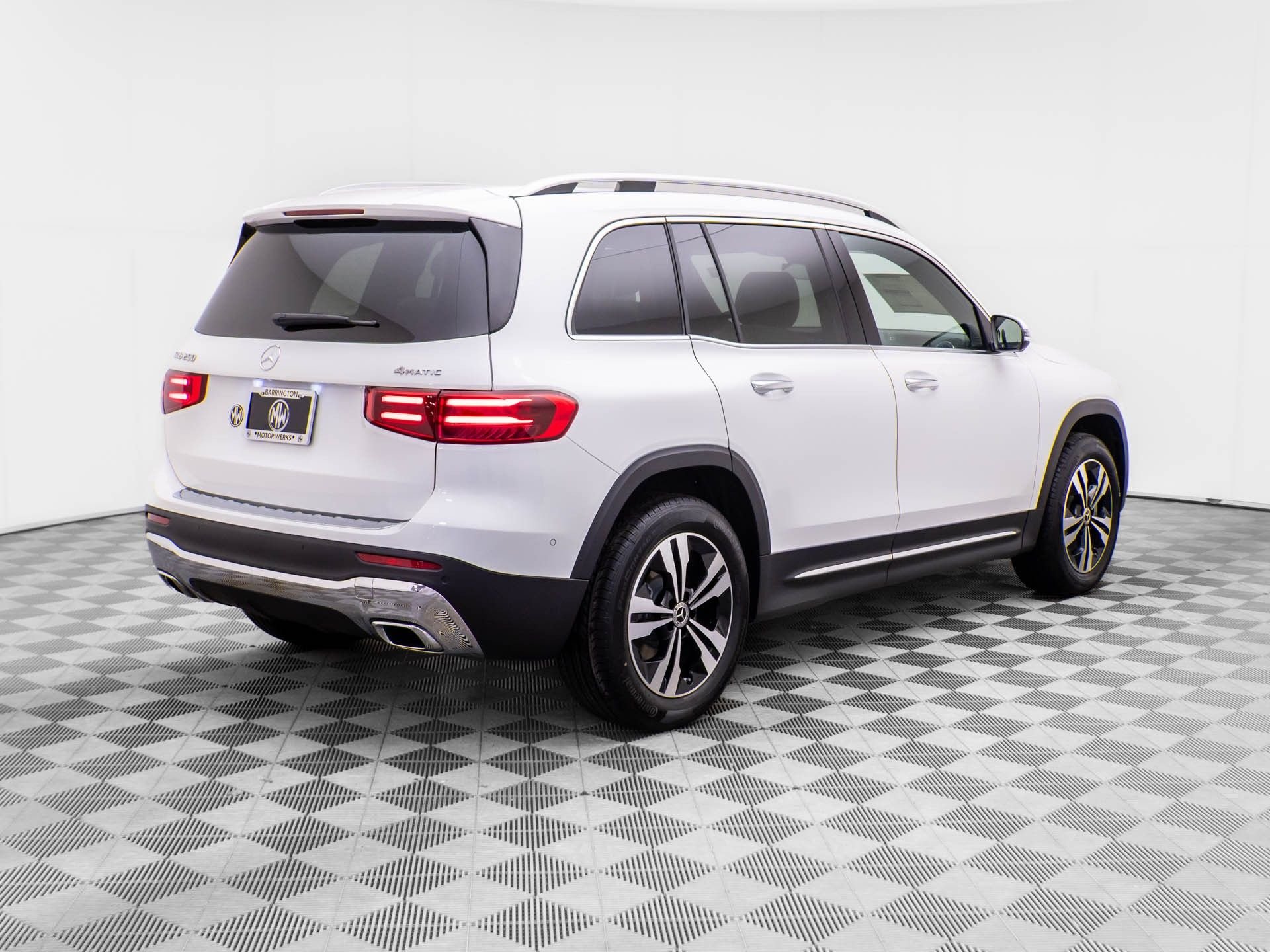 New 2026 Polar White Mercedes-Benz GLB 250 image 5