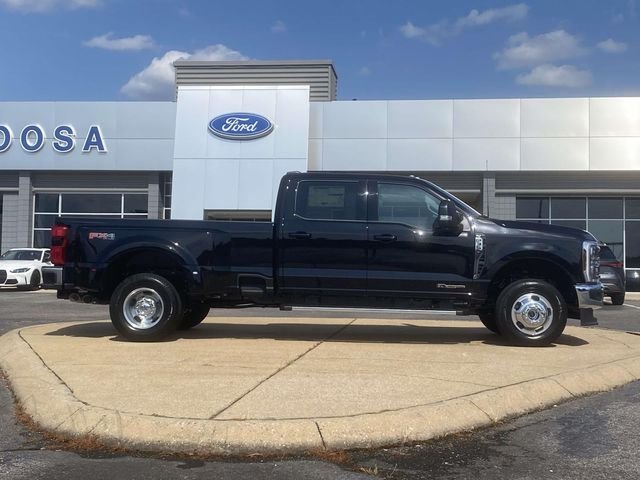 New 2026 Agate Black Metallic Ford XLT image 2