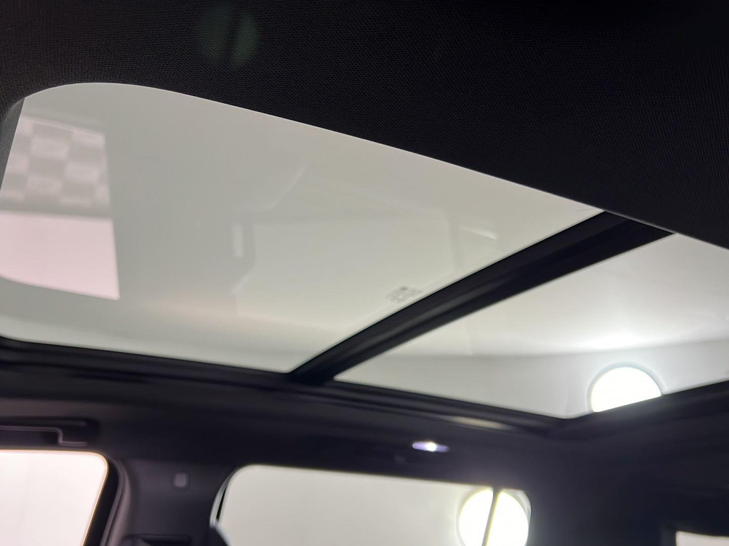 Used 2022 Black Chevrolet Z71 image 22